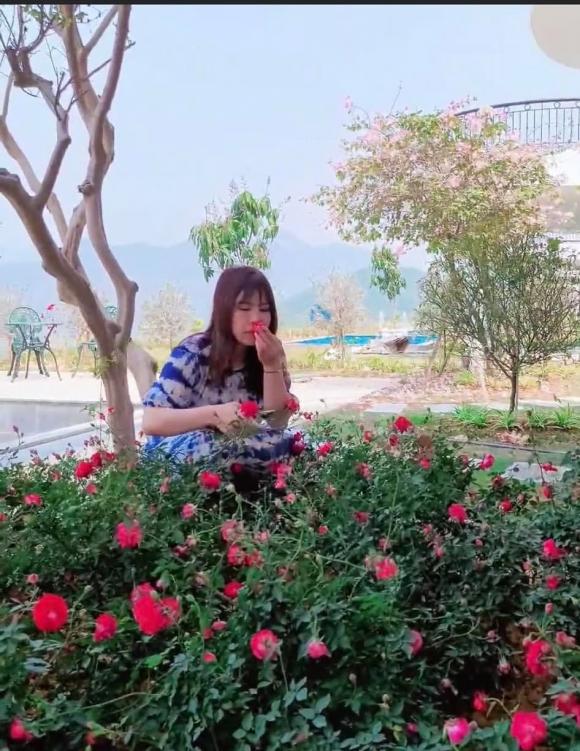 Vợ Mạnh Trường trồng hoa quanh biệt thự rộng lớn, nhìn một góc đã thấy sang-5