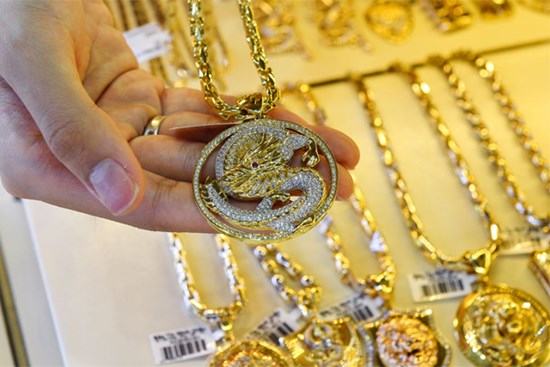 Giá vàng hôm nay 30/3: Vàng 'quay xe' đồng loạt giảm