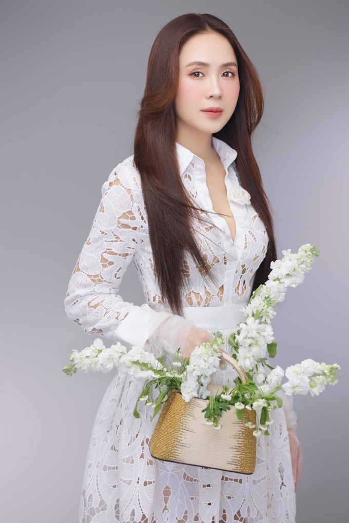 Hồng Diễm trẻ trung ngỡ ngàng ở tuổi 40-2