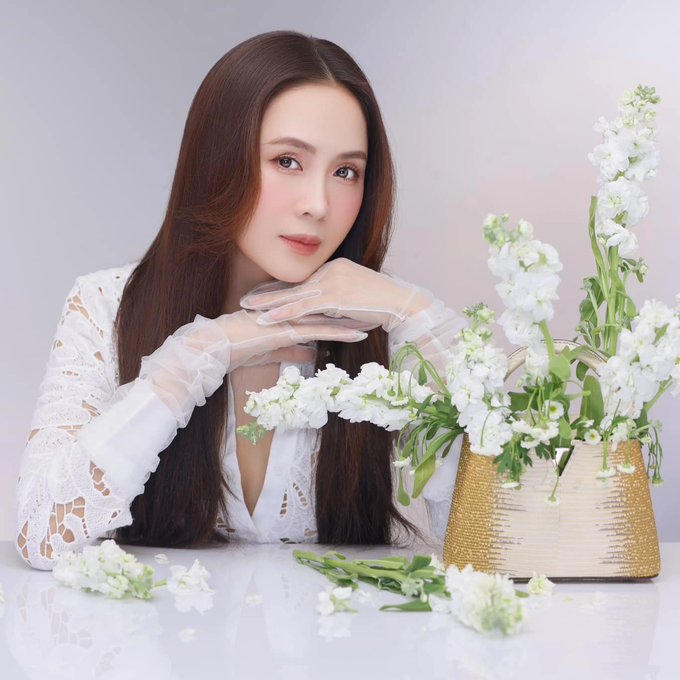 Hồng Diễm trẻ trung ngỡ ngàng ở tuổi 40-4