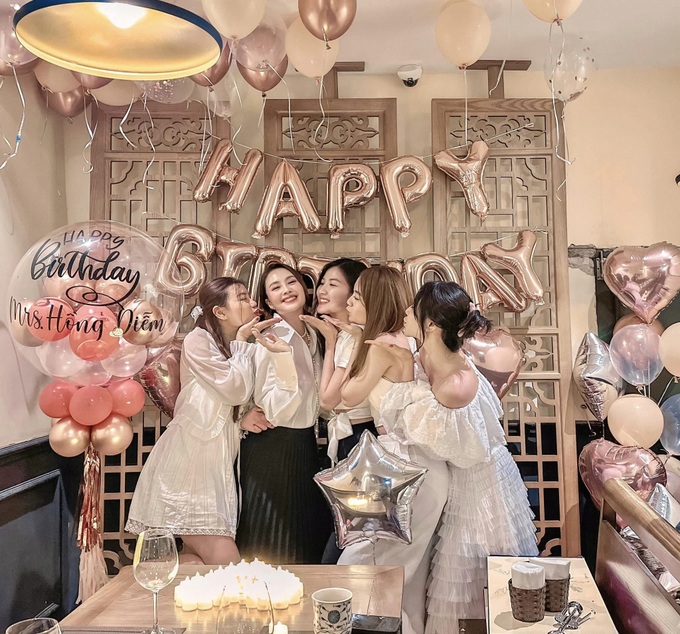 Hồng Diễm trẻ trung ngỡ ngàng ở tuổi 40-5