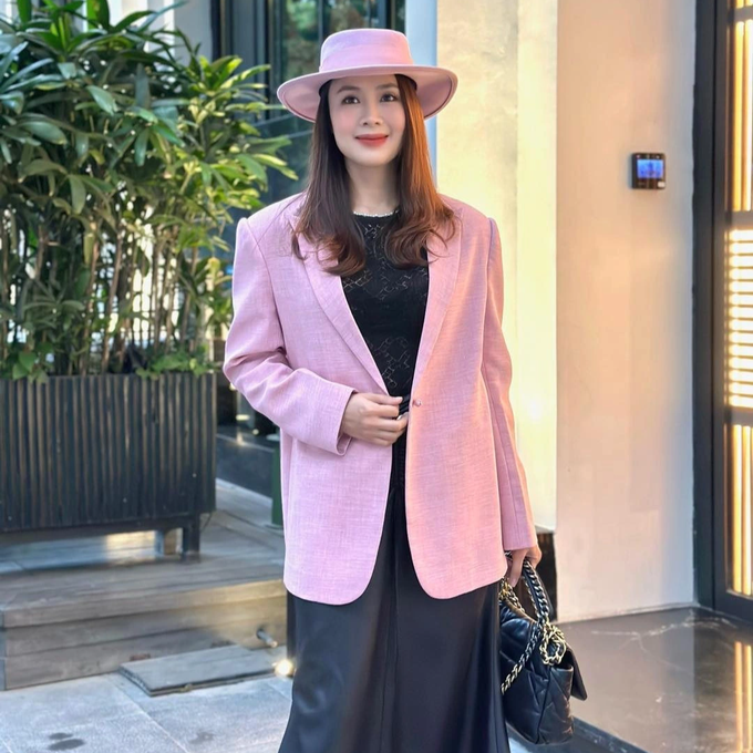 Hồng Diễm trẻ trung ngỡ ngàng ở tuổi 40-10