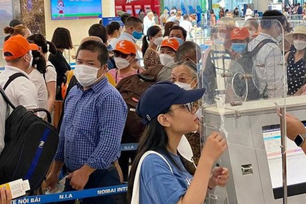 Giá vé máy bay dịp 30/4 đắt gấp 3 lần ngày thường-2