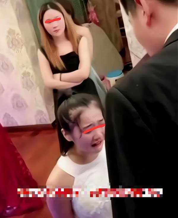 Giữa đám cưới một cô gái trẻ mặc váy trắng đến quỳ trước mặt chú rể khóc lóc, khách khứa lắc đầu ngán ngẩm khi biết nguyên nhân-1