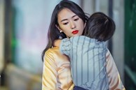 Tái hôn mang theo con gái riêng, vô tình nghe mẹ và chị chồng nói chuyện, nước mắt tôi chực trào