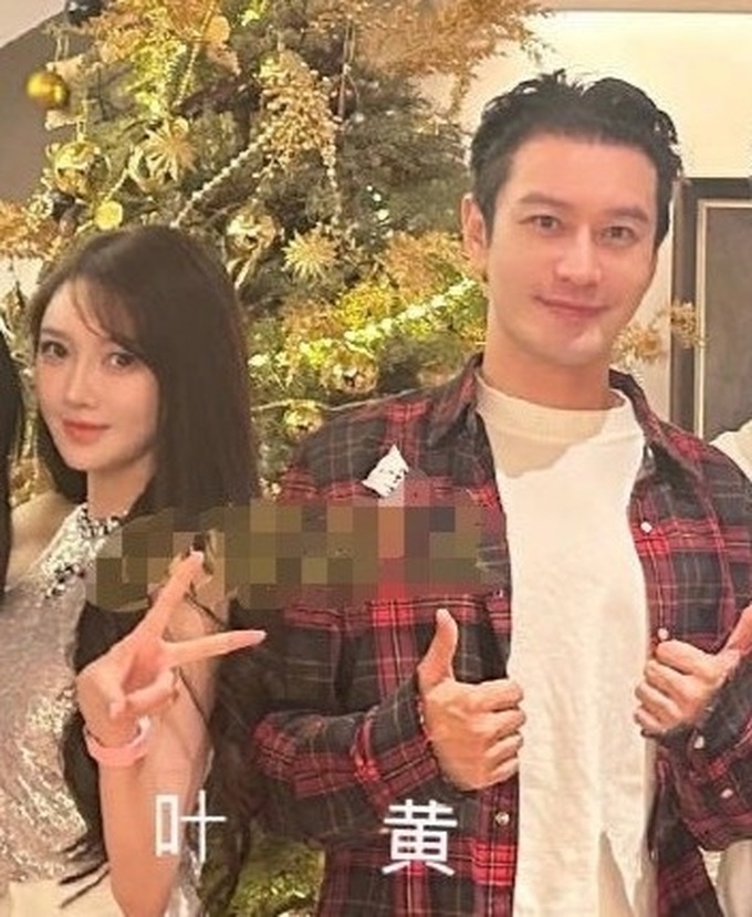 Lộ ảnh chụp chung hiếm hoi của Huỳnh Hiểu Minh và bạn gái nóng bỏng-1
