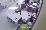 Camera ghi lại cảnh giám đốc người Trung Quốc sát hại nữ kế toán-3