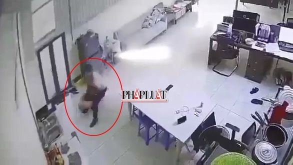 Camera ghi lại cảnh giám đốc người Trung Quốc sát hại nữ kế toán-2