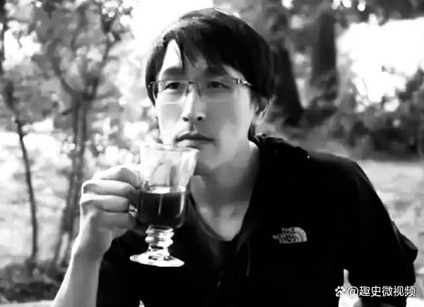 Bi kịch thủ khoa ĐH: Lương 438 triệu/tháng, tự tử vì áp lực công việc-1