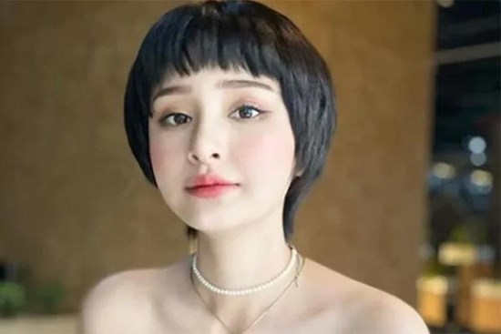 Hiền Hồ hồn nhiên trở lại như chưa từng có scandal, nhưng thất bại