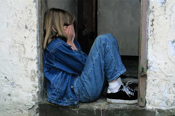 Nghiện xem phim 18+ sau khi bị hàng xóm lạm dụng-3