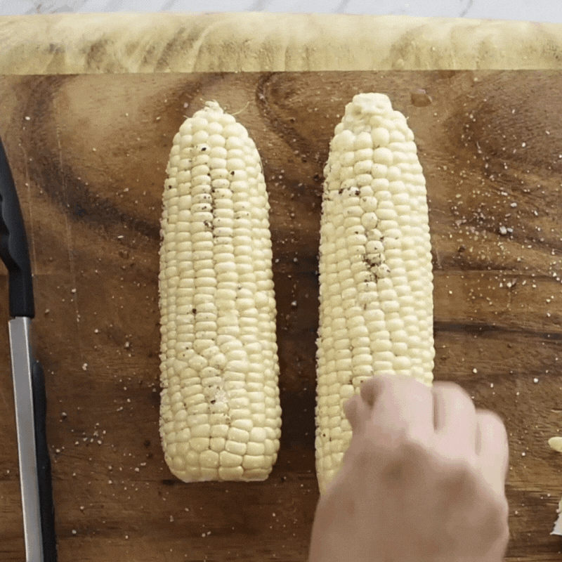 Tận hưởng hương vị thơm ngon của món ngô nướng bằng nồi chiên không dầu-4