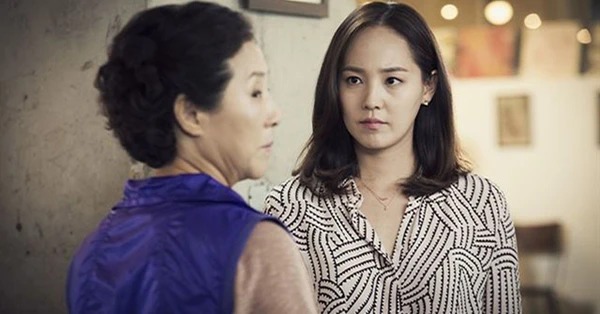 Tiểu tam trẻ đến tận nhà đòi cướp chồng, tôi bình tình dẫn vào nhà, nhường chỗ ngay-1