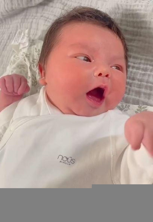 Cặp đồng tính nữ chi 1 tỷ qua Mỹ tìm con, giờ mỗi người một nơi, mẹ còn trong cữ đã livestream bán hàng-10