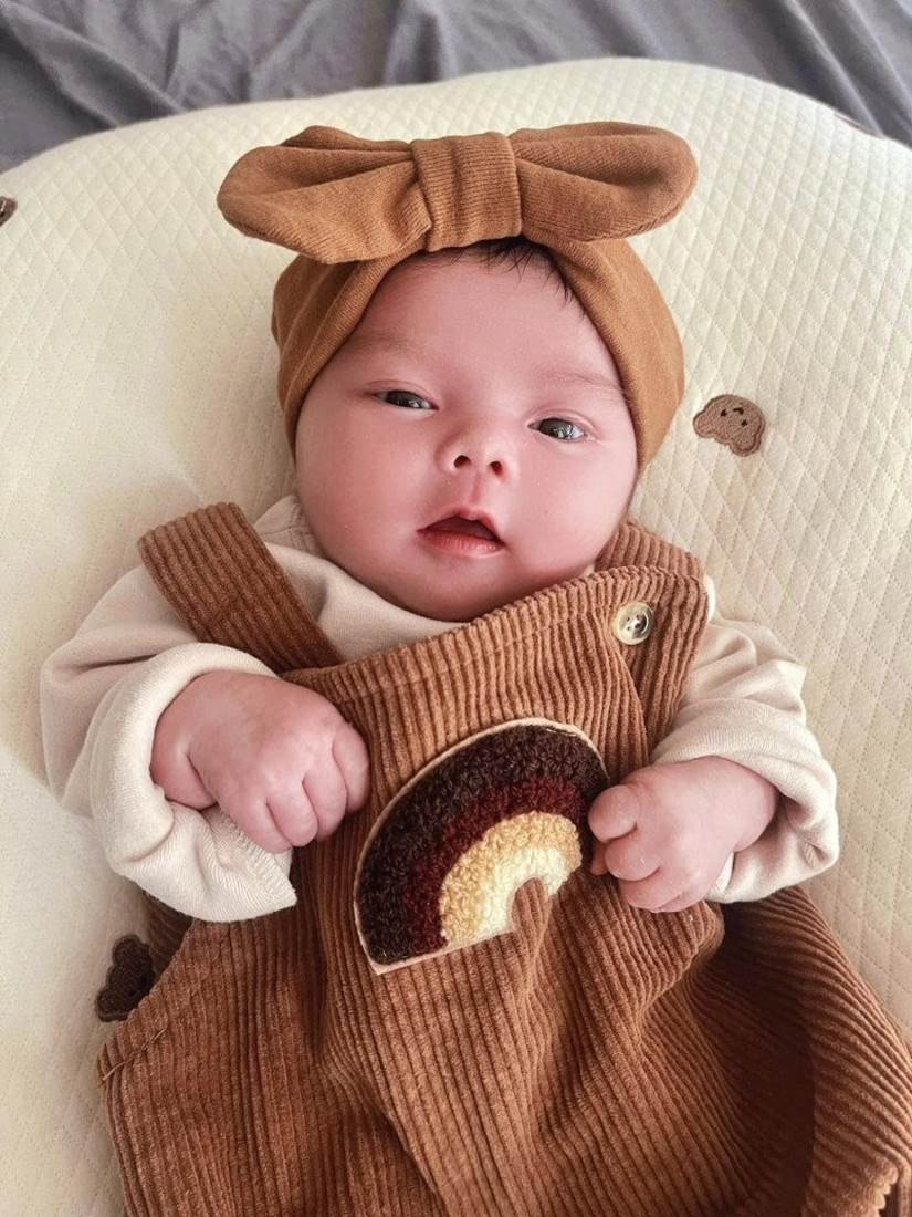 Cặp đồng tính nữ chi 1 tỷ qua Mỹ tìm con, giờ mỗi người một nơi, mẹ còn trong cữ đã livestream bán hàng-12