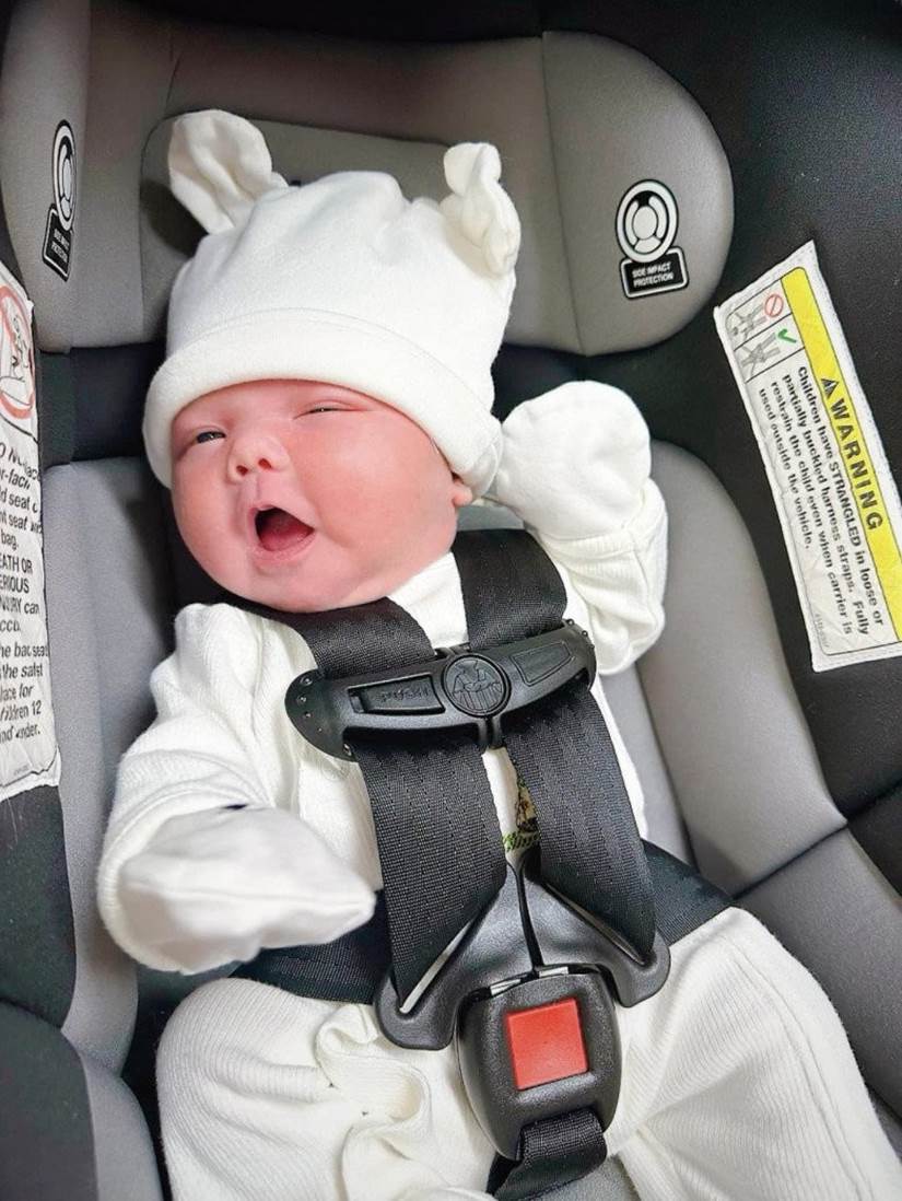 Cặp đồng tính nữ chi 1 tỷ qua Mỹ tìm con, giờ mỗi người một nơi, mẹ còn trong cữ đã livestream bán hàng-13