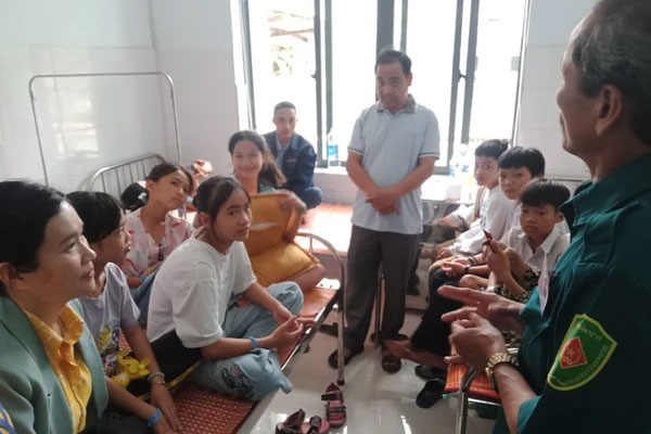 18 học sinh ở Quảng Nam nhập viện sau khi dùng trà sữa, trái cây lắc-1