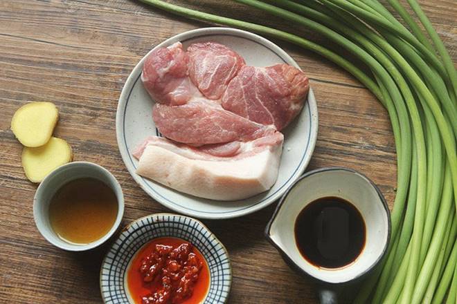 Là rau nhưng lại giàu kháng sinh tự nhiên, đem xào với thịt băm được món trôi cơm mà bổ gan, hồi xuân-1