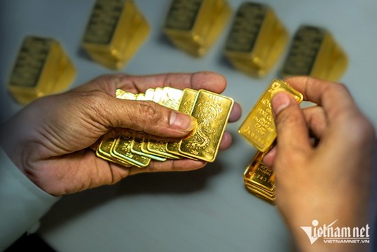 Giá vàng hôm nay 1/4: Vàng đảo chiều tăng giá