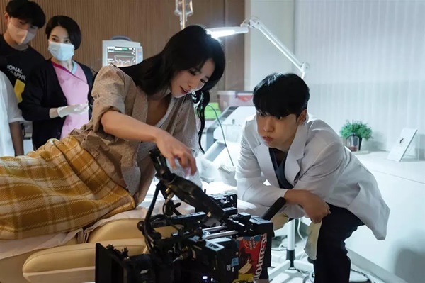 Cặp đôi Lee Do Hyun - Lim Ji Yeon (The Glory) chính thức lên tiếng về tin hẹn hò!-4