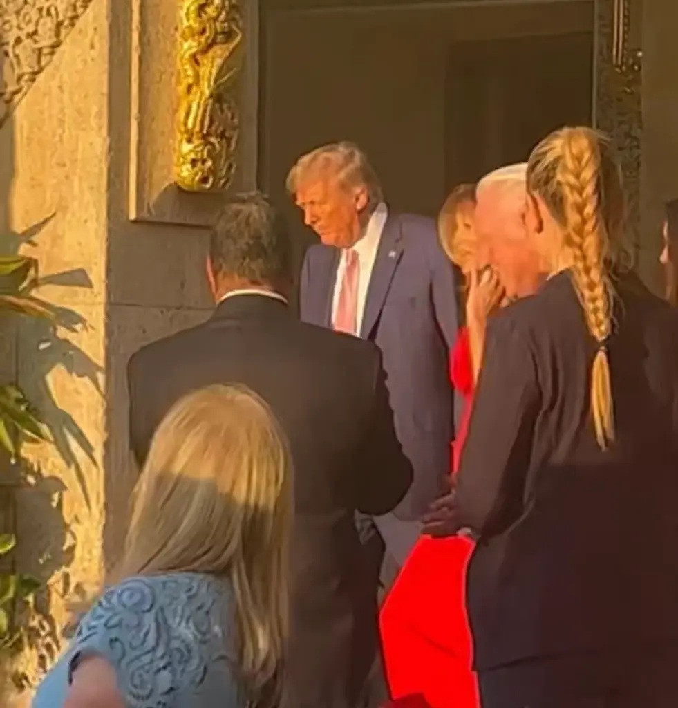 Ông Trump vẫn đi dự tiệc tối với vợ sau khi bị truy tố-1