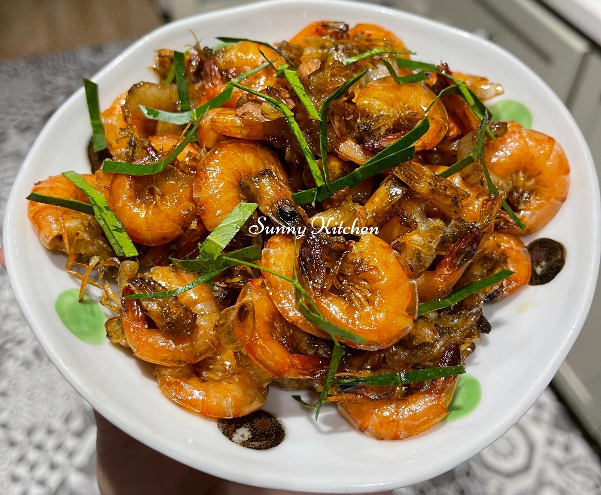 Rang tôm không bị tanh, vỏ giòn, lên màu đẹp nhớ thêm 1 bước này-1