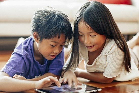 Bị mẹ thu điện thoại, nữ sinh lớp 8 có phản ứng khó tưởng, có một cách 