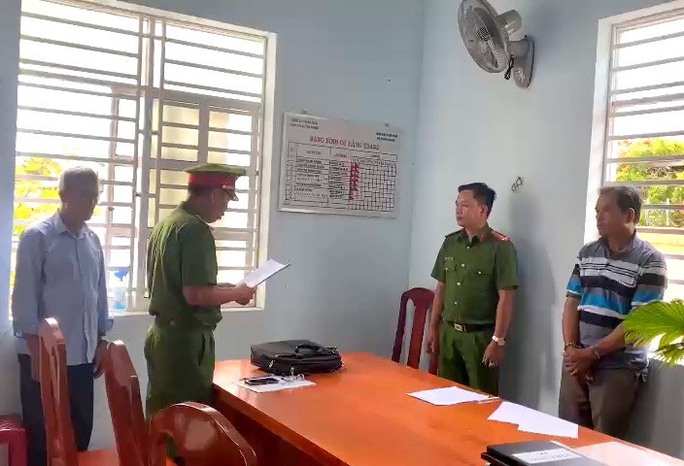 Nghi vợ ngoại tình, người đàn ông làm chết hơn 11 tấn tôm-1