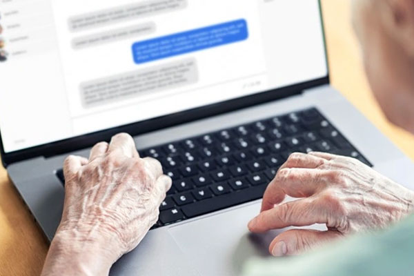 Yêu nhầm kẻ lừa tình, bà lão 70 tuổi lĩnh án tù vì rửa tiền-1