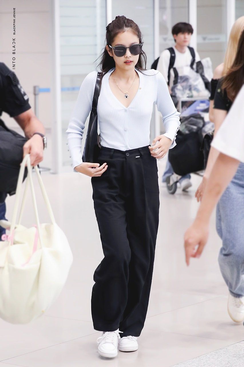 5 món đồ basic giúp sao Hàn luôn mặc đẹp-6