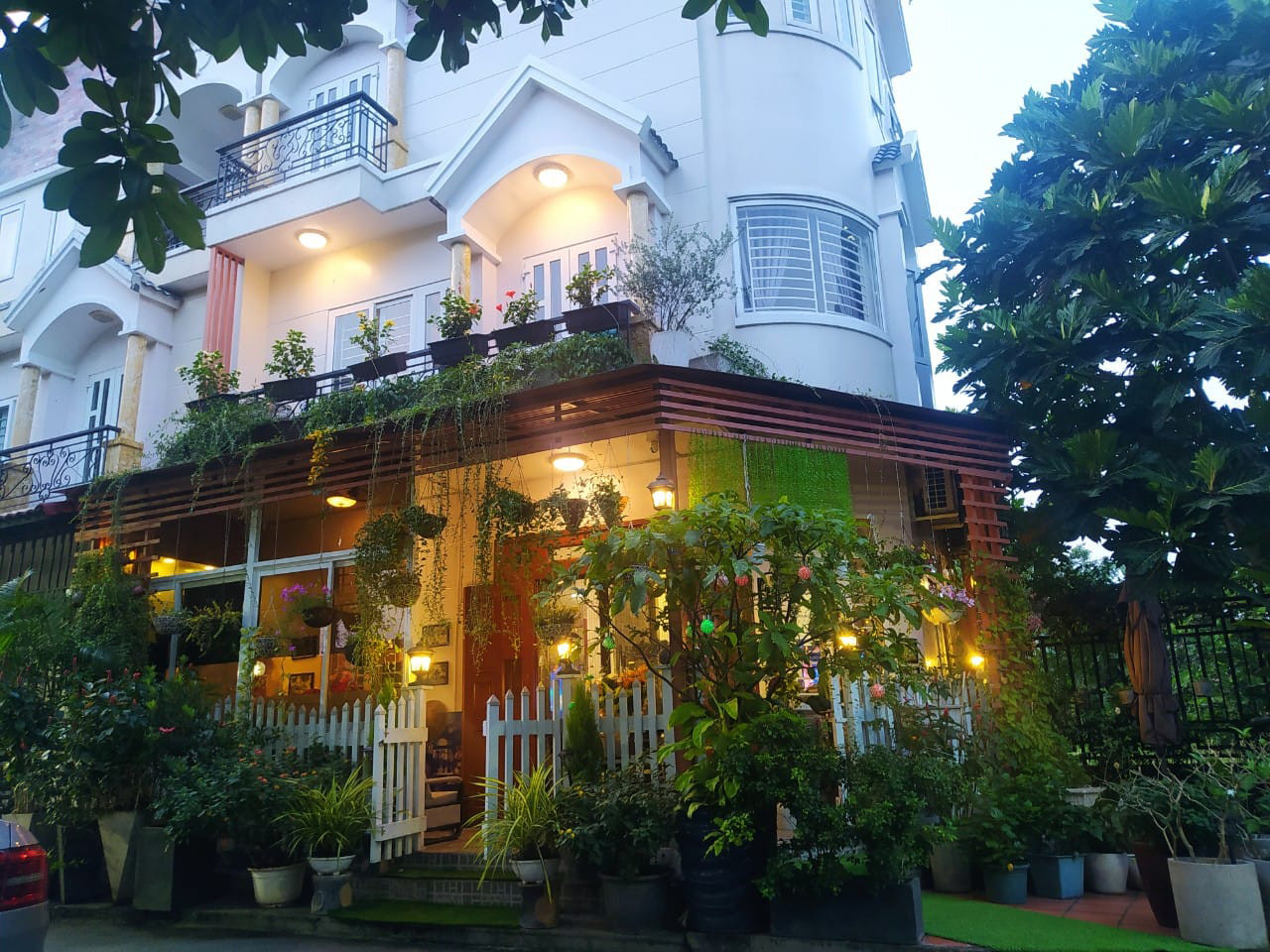 NSND Trần Hiếu U90 được vợ trẻ kém 18 tuổi chăm như em bé-2