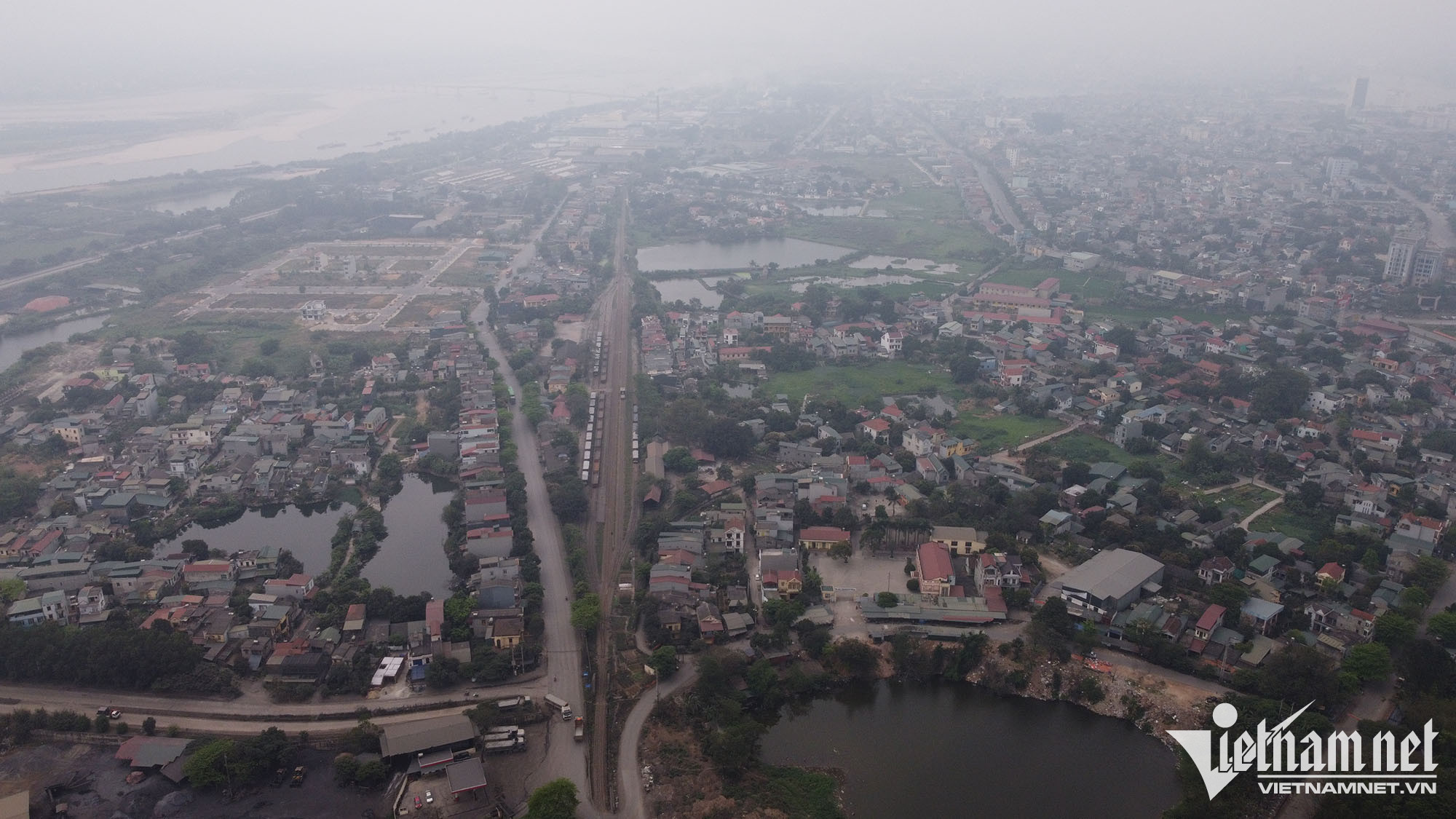 Cảnh sống khốn khổ gần cảng có bãi lưu huỳnh lộ thiên ở Phú Thọ-1