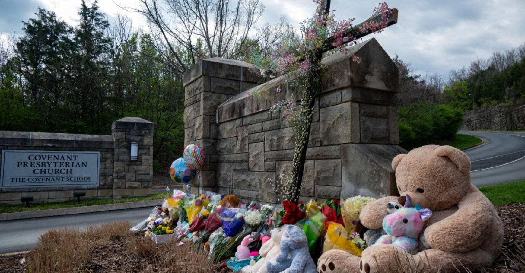 Bé 9 tuổi thiệt mạng khi cố kéo chuông cảnh báo trong vụ xả súng trường học-3