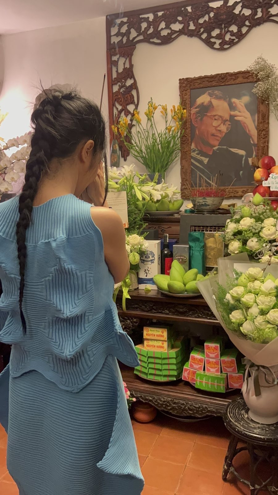 Phút xúc động của Hồng Nhung trong ngày giỗ nhạc sĩ Trịnh Công Sơn-5