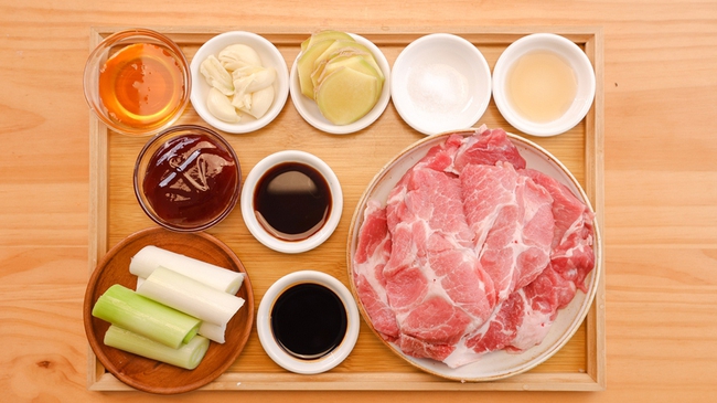 Dùng nồi cơm điện làm món thịt xá xíu mềm ngon-1