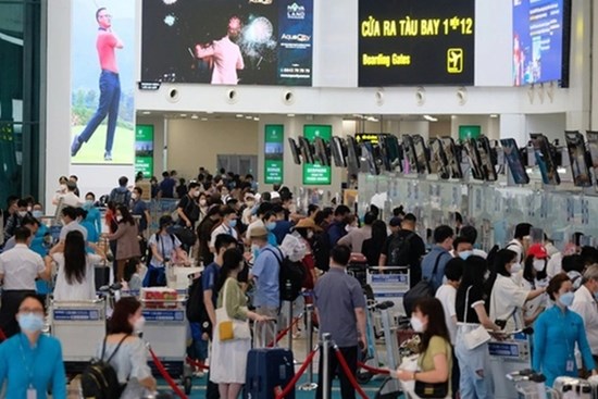 Giá vé máy bay dịp 30/4 đắt gấp 3 lần ngày thường