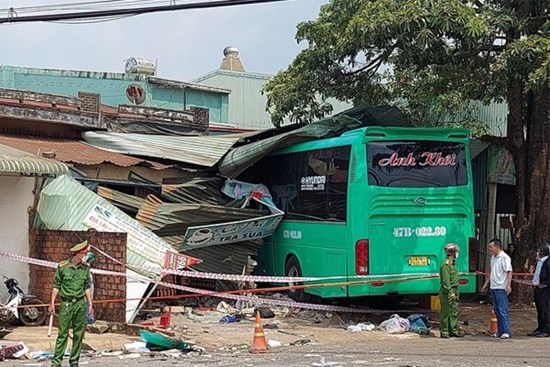 Vụ xe giường nằm lao vào nhà dân: Số nạn nhân gia tăng