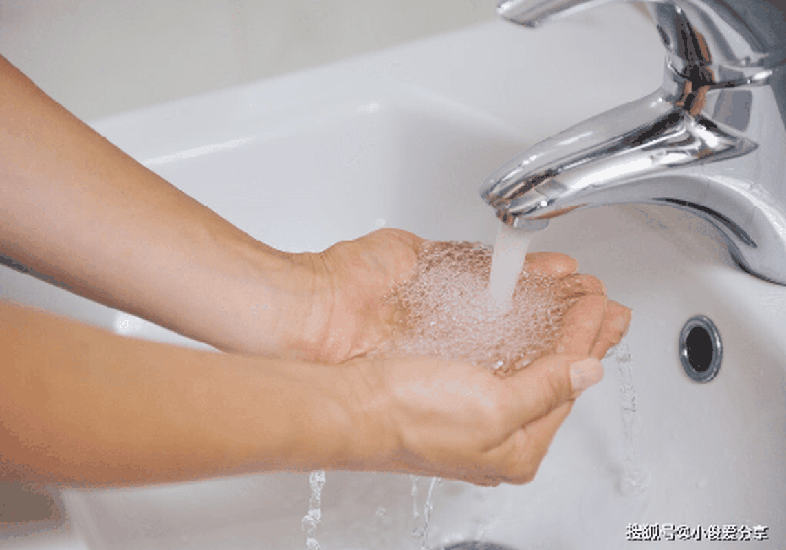 Để nắm muối vào nhà tắm, kinh ngạc điều xảy ra-10