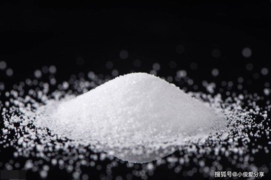 Để nắm muối vào nhà tắm, kinh ngạc điều xảy ra