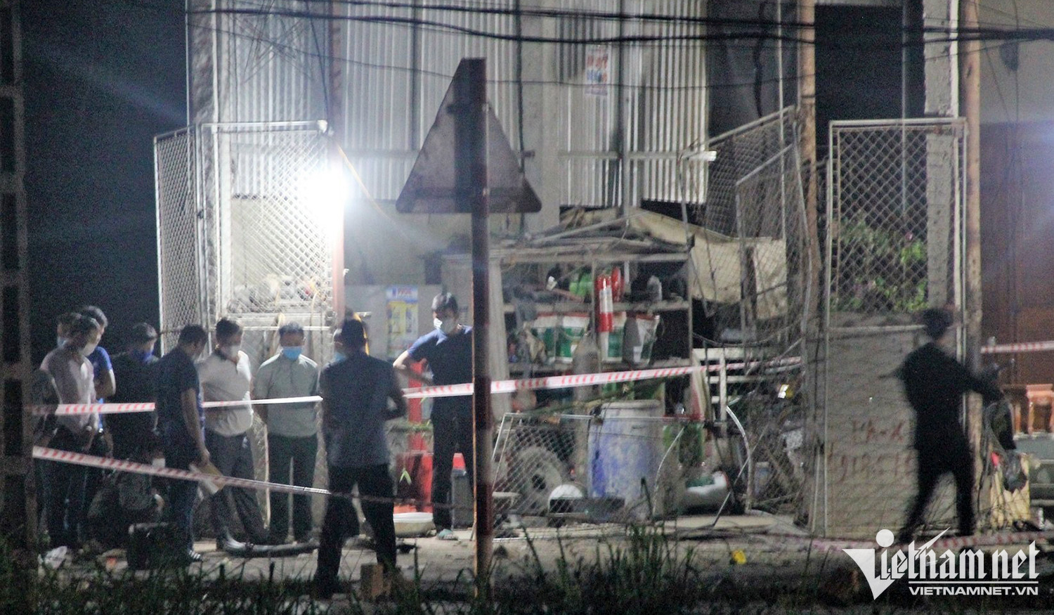 Lời kể vụ nổ như bom ở Nghệ An khiến 2 người chết, 3 trẻ em nguy kịch-4