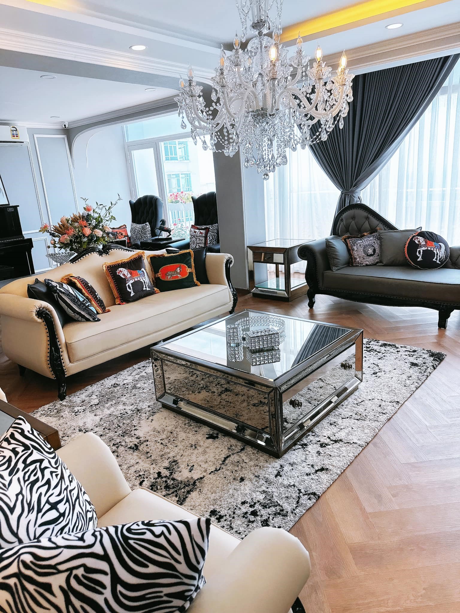 Chi tiết cầu kỳ trong căn nhà mới mua tặng mẹ của ca sĩ từng gây sốt với căn biệt thự 12 phòng ngủ-1