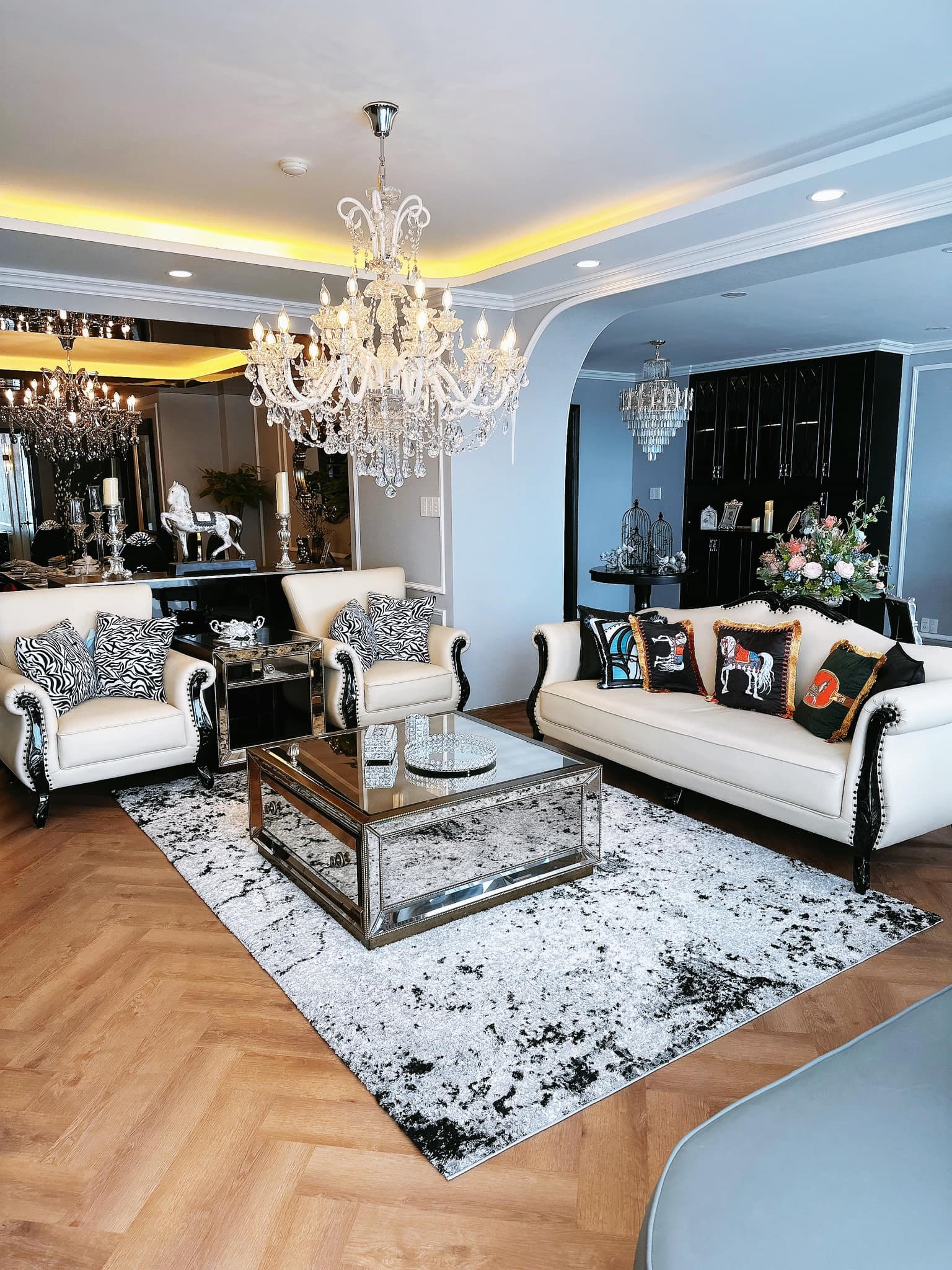 Chi tiết cầu kỳ trong căn nhà mới mua tặng mẹ của ca sĩ từng gây sốt với căn biệt thự 12 phòng ngủ-3