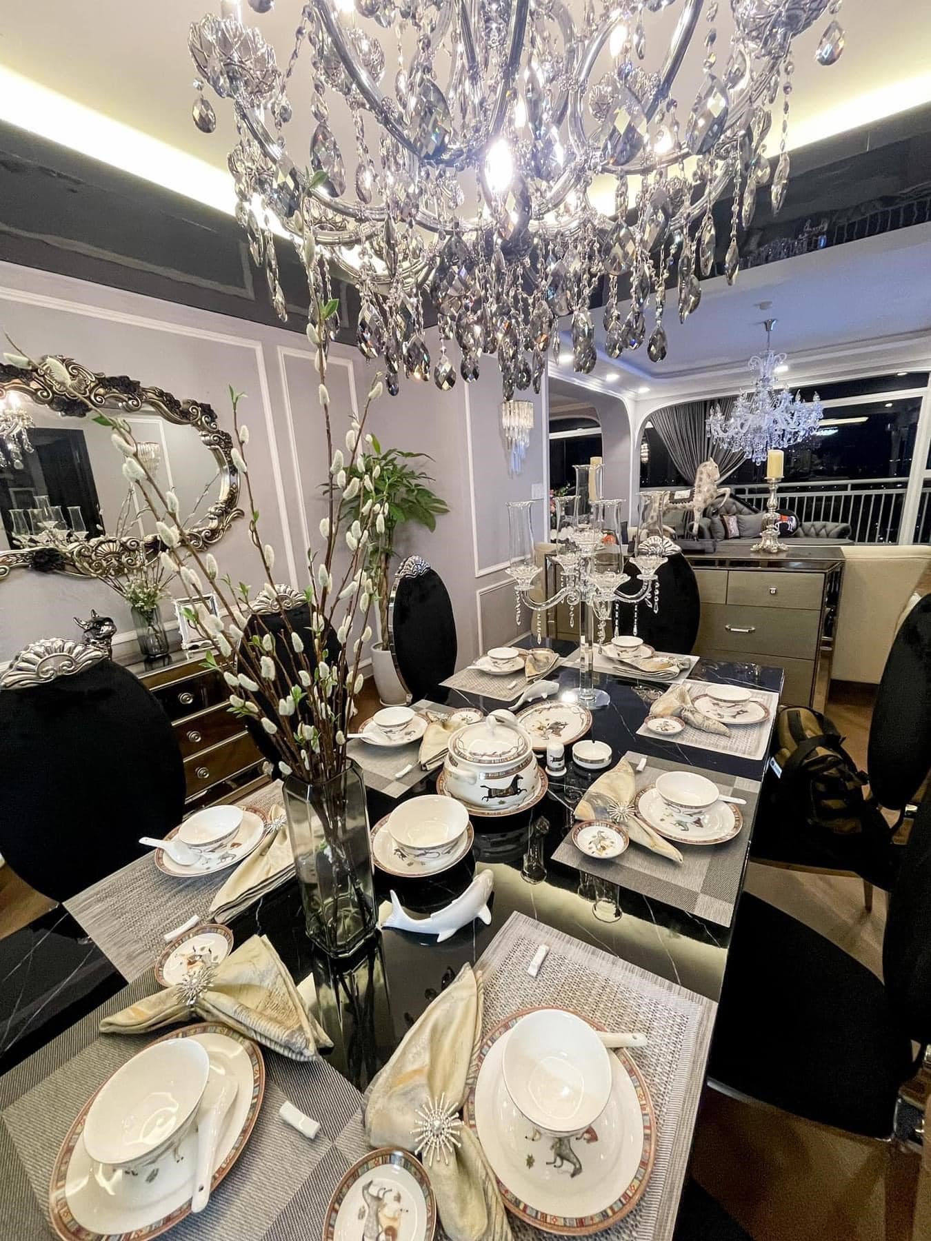 Chi tiết cầu kỳ trong căn nhà mới mua tặng mẹ của ca sĩ từng gây sốt với căn biệt thự 12 phòng ngủ-7