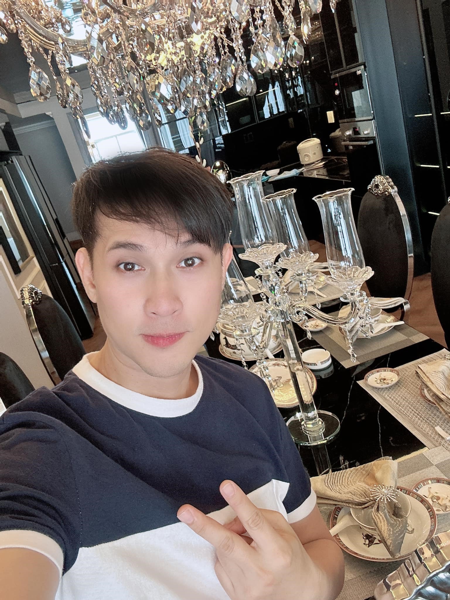 Chi tiết cầu kỳ trong căn nhà mới mua tặng mẹ của ca sĩ từng gây sốt với căn biệt thự 12 phòng ngủ-8