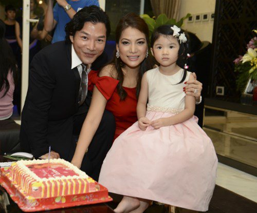 Con gái Trương Ngọc Ánh hiếm hoi mặc áo ôm, nay ra dáng thiếu nữ thấy rõ, chuẩn Hoa hậu tương lai-1