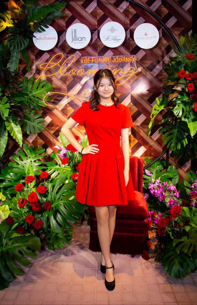 Con gái Trương Ngọc Ánh hiếm hoi mặc áo ôm, nay ra dáng thiếu nữ thấy rõ, chuẩn Hoa hậu tương lai-5