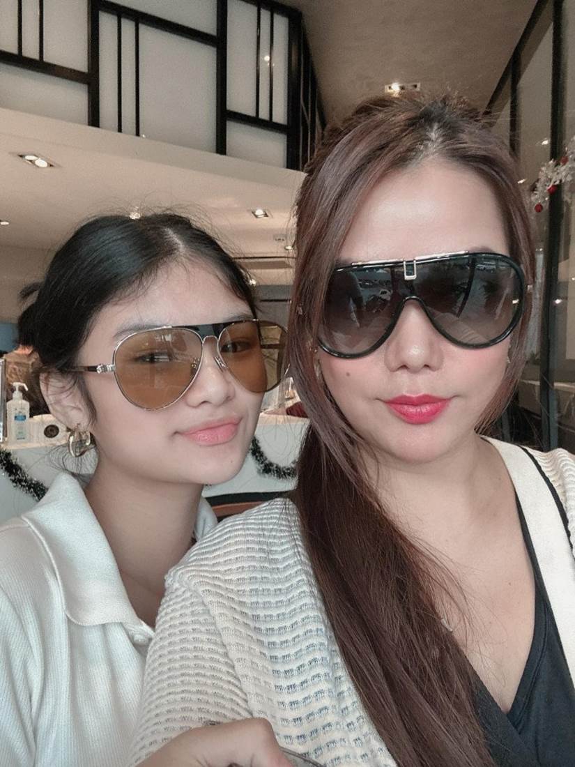 Con gái Trương Ngọc Ánh hiếm hoi mặc áo ôm, nay ra dáng thiếu nữ thấy rõ, chuẩn Hoa hậu tương lai-9