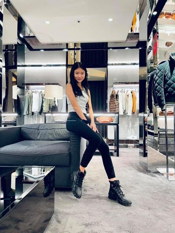 Con gái Trương Ngọc Ánh hiếm hoi mặc áo ôm, nay ra dáng thiếu nữ thấy rõ, chuẩn Hoa hậu tương lai-10