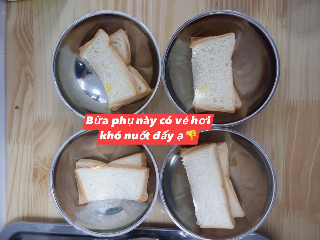 Phụ huynh Hà Nội tố đóng 70.000 đồng nhưng ứa nước mắt vì suất ăn của con-3