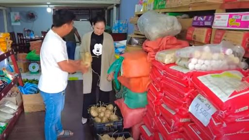 Loại củ ở Việt Nam rẻ, team Quang Linh Vlog trồng bán ở Angola cao gấp 4 lần/kg-2